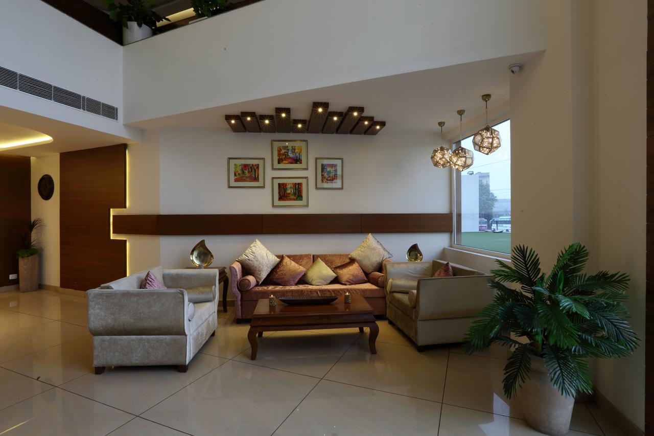 Grand Hotel Nawanshahr Nawāshahr エクステリア 写真