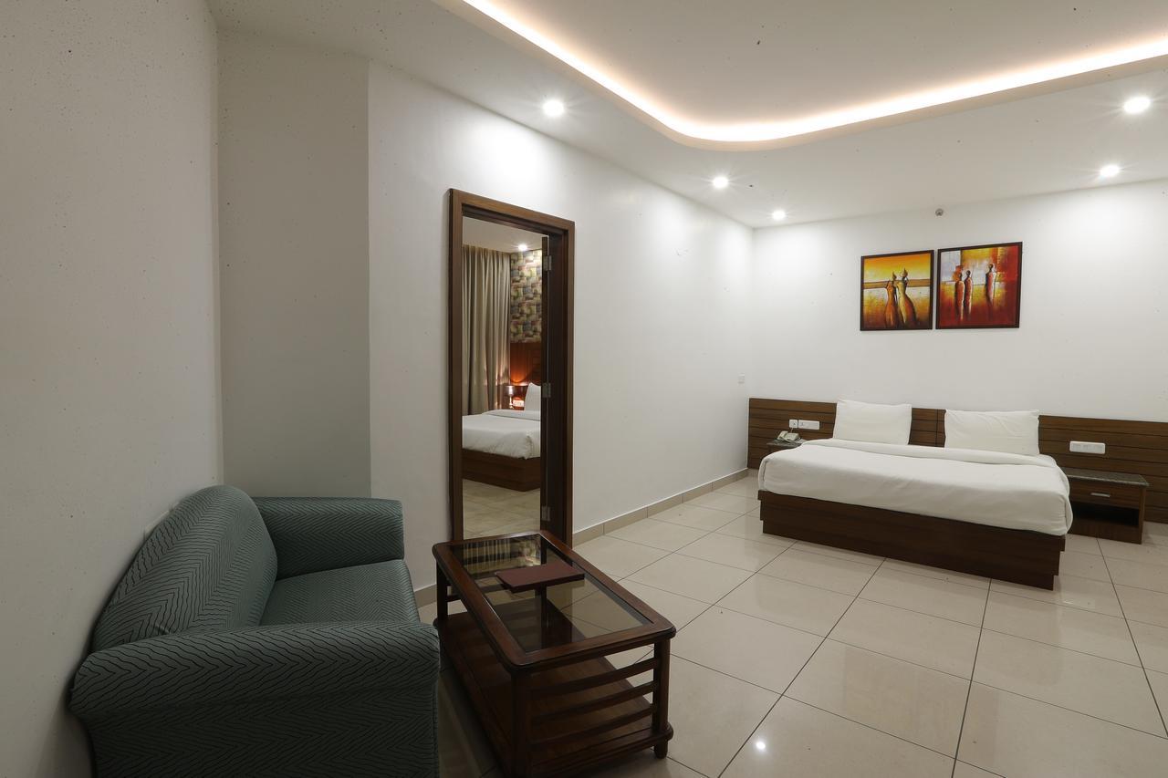 Grand Hotel Nawanshahr Nawāshahr エクステリア 写真