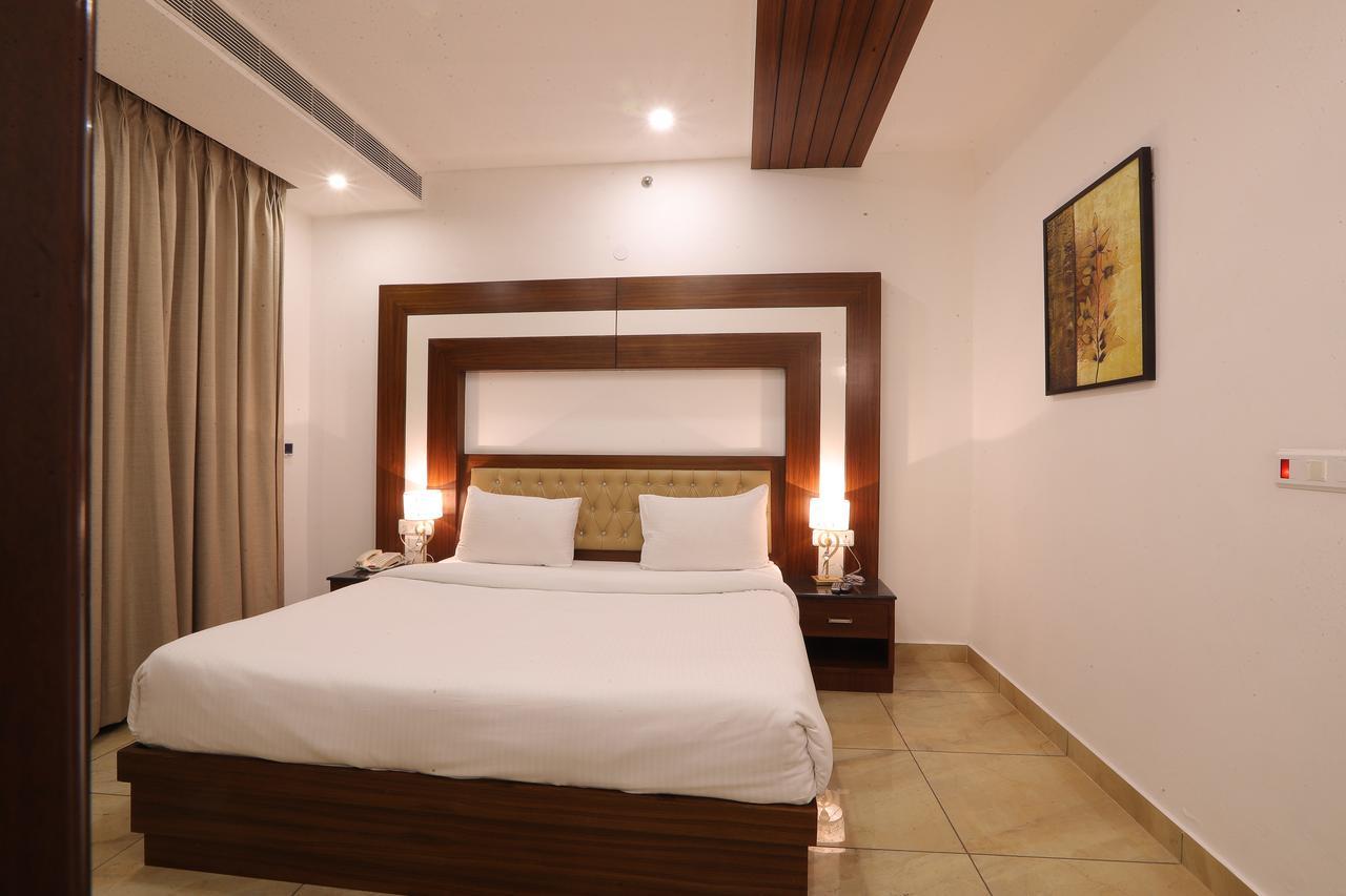 Grand Hotel Nawanshahr Nawāshahr エクステリア 写真