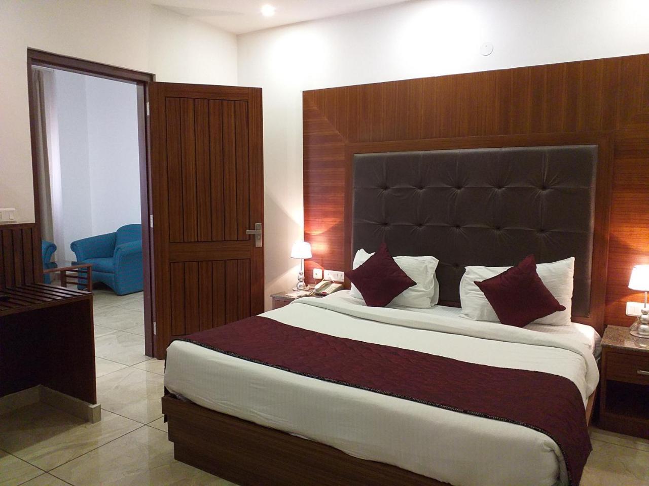 Grand Hotel Nawanshahr Nawāshahr エクステリア 写真