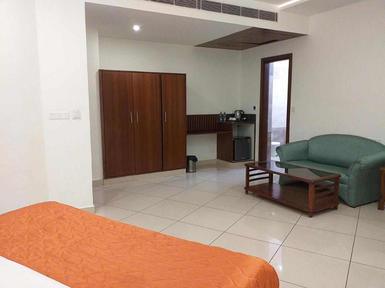 Grand Hotel Nawanshahr Nawāshahr エクステリア 写真